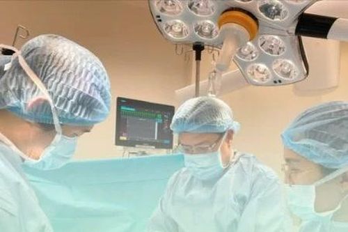 2 bệnh viện phối hợp cứu sống bé sơ sinh bị hoại tử trong bụng mẹ
