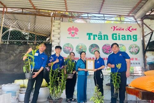 Tuổi trẻ Nha Trang trao tặng công trình thanh niên, hỗ trợ người trẻ khởi nghiệp