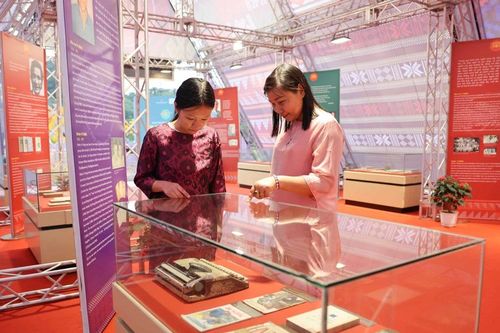 50 năm đất nước đổi mới, văn học Việt Nam hòa nhịp bước đi chung của thế giới
