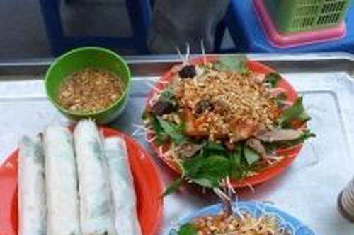 Ngang qua Hồ Gươm, nghe tiếng kéo lách cách... lại thèm nộm bò khô
