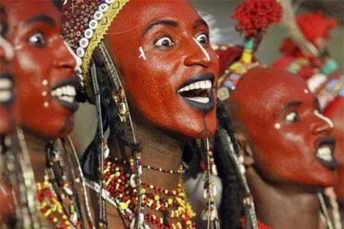 Bộ lạc 'người đà điểu' ở châu Phi được sinh ra chỉ với hai ngón chân, các chuyên gia sau đó đã làm sáng tỏ bí ẩn