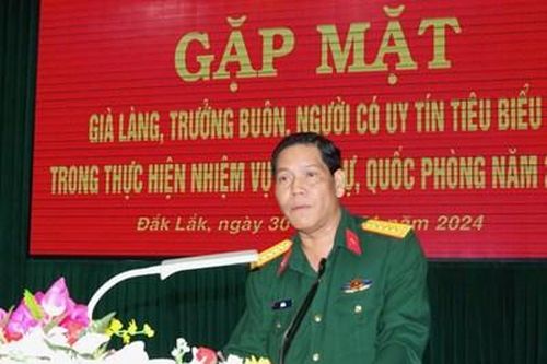 Đắk Lắk gặp mặt già làng, trưởng buôn tiêu biểu trong thực hiện nhiệm vụ quốc phòng