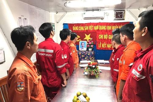 'Chi bộ vững mạnh thì công tác sản xuất mới tốt được!'