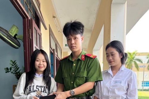 Gương sáng về lòng trung thực