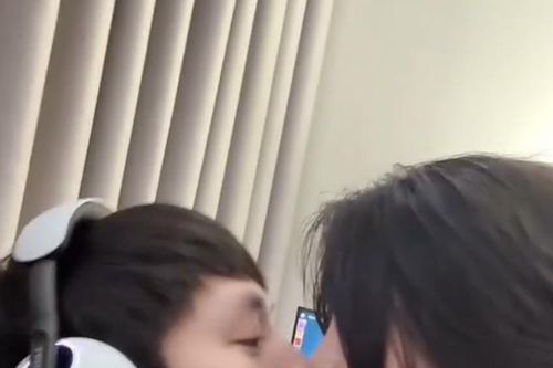 Phát 'cẩu lương' ngay trên sóng livestream, Mai Dora khiến fan chỉ biết 'cay'