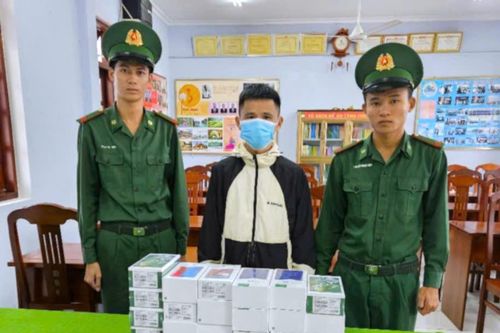 Đồn Biên phòng Tân Tiến thu giữ nhiều điện thoại di động không rõ nguồn gốc