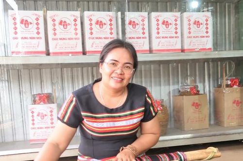 Người phụ nữ giữ hồn văn hóa dân tộc S'tiêng trên sóc Bom Bo