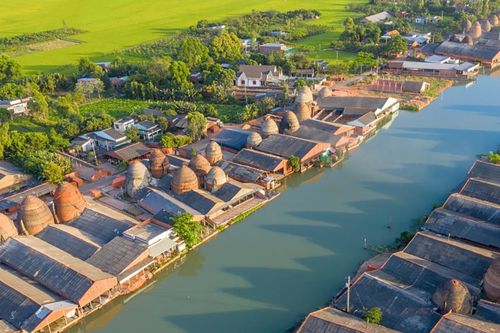 Di sản 'đỏ rực' ven sông