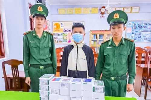 Đồn biên phòng Tân Tiến phát hiện nhiều điện thoại di động không rõ nguồn gốc