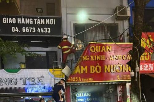 Cứu thoát 3 người dân trong đám cháy