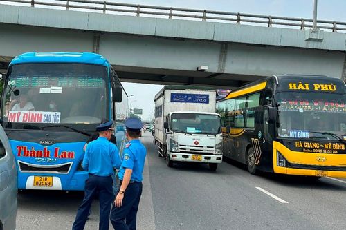 Hà Nội nghiêm cấm đưa xe hợp đồng vào chở khách liên tỉnh
