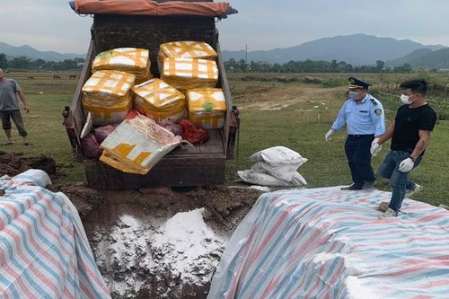 Kiểm tra xe ô tô biển kiểm soát Hà Nội, phát hiện gần một tấn sản phẩm động vật không đảm bảo vệ sinh