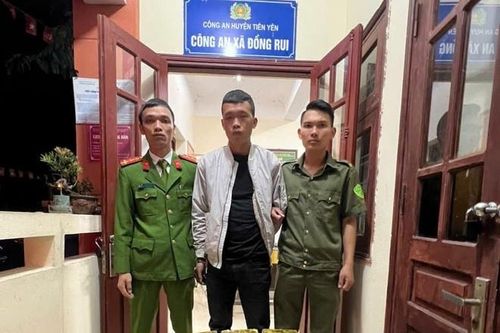 Khởi tố đối tượng tàng trữ hàng cấm