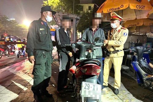 Trên đường tẩu thoát, hai tên trộm đụng mặt chủ xe ngay tại chốt 'đặc biệt'