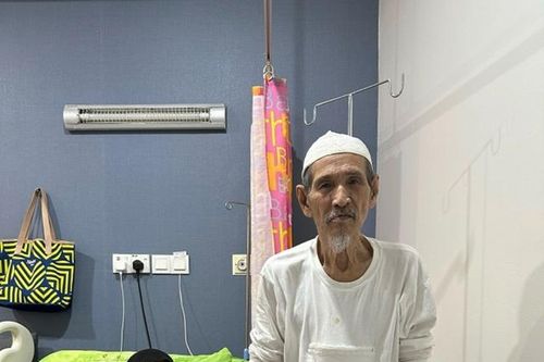 Cụ ông 80 tuổi và vợ 42 tuổi đón con đầu lòng, dân mạng 'xin vía'