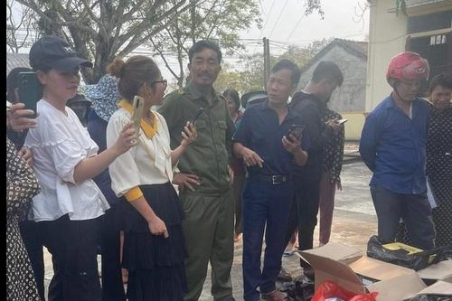 Chiêu trò 'du lịch miễn phí' để 'móc túi' người già