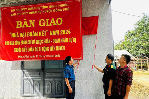 Bình Phước bàn giao nhà 'Đại đoàn kết' tặng quân nhân dự bị có hoàn cảnh khó khăn