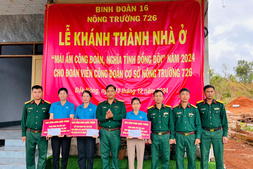 Binh đoàn 16 tặng kinh phí hỗ trợ 'Mái ấm công đoàn – nghĩa tình đồng đội'