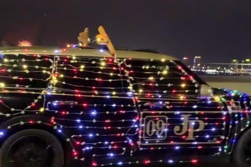 Chủ xe lắp đèn led xung quanh, diễu phố để quay TikTok khai gì?