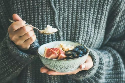 Thời tiết lạnh gây cảm giác thèm ăn, tại sao?