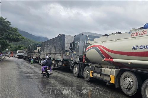 Bình Định: Liên tiếp xảy ra tình trạng kẹt xe trên đèo An Khê do mưa lớn