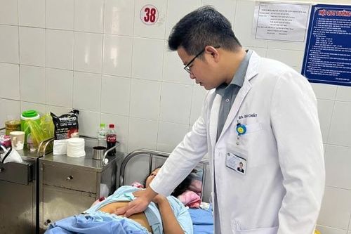Mổ 'bắt con' cho sản phụ ở Xuân Lộc có dây rốn quấn quanh cổ thai nhi và bị thắt nút nguy hiểm, hiếm gặp