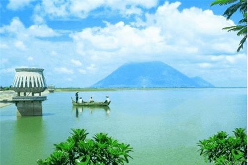 Hồ nước nhân tạo nào lớn nhất Việt Nam?