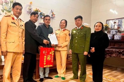 Giám đốc Công an tỉnh gửi thư cảm ơn người đàn ông cứu cháu bé tránh điểm mù xe tải