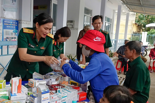 An Giang: Khám bệnh, cấp thuốc nhân kỷ niệm Ngày thành lập Quân đội