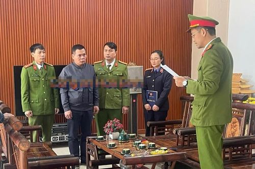 Khởi tố người đàn ông khai thác khoáng sản trái phép ở Hòa Bình