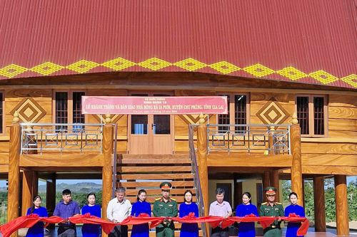 Binh đoàn 15 bàn giao 3 nhà rông văn hóa trị giá gần 10 tỷ đồng
