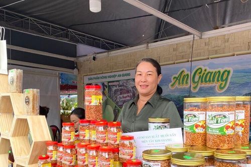 Tuyên truyền đấu tranh các quan điểm sai trái, xuyên tạc trên không gian mạng