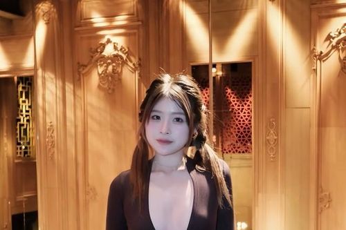 Rich kid Chao diện váy xẻ sâu, dễ thương nhường đường cho quyến rũ
