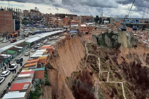 Những 'ngôi nhà tự sát' nằm chênh vênh trên rìa vách đá dựng đứng ở Bolivia