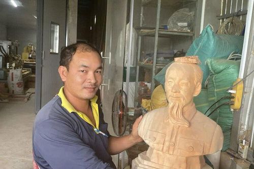 Giữ lửa nghề chạm khắc gỗ