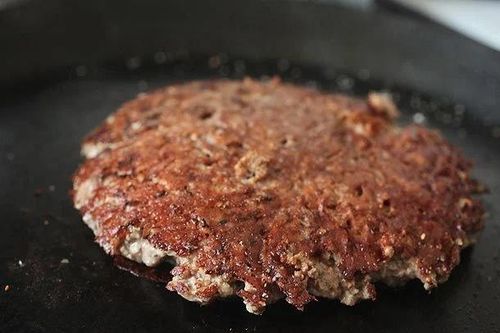 Cửa hàng phục vụ món bánh burger được chiên bằng mỡ hơn 100 năm