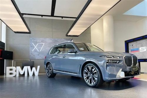 Nhiều mẫu ô tô giảm giá trăm triệu đồng dịp cuối năm tại Việt Nam