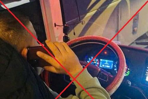Xử phạt 3 tài xế xe khách sử dụng điện thoại khi đang điều khiển phương tiện