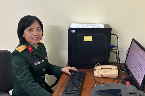 Nữ nhân viên hành chính kiêm văn thư lặng thầm cống hiến