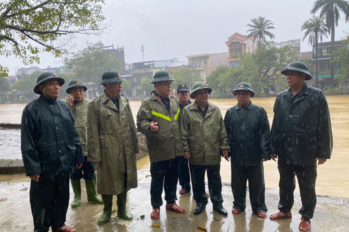 Về với nhân dân là lẽ tự nhiên