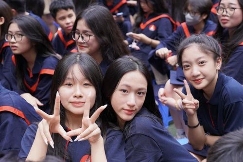 Nhiều địa phương cho học sinh nghỉ học thứ Bảy