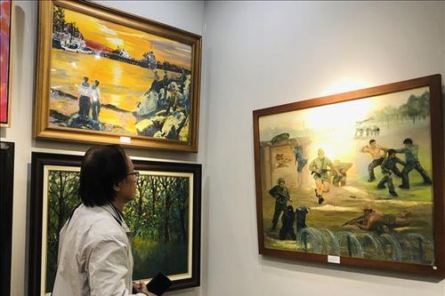 Vẻ đẹp người lính qua triển lãm 'Chung bước quân hành 2024'