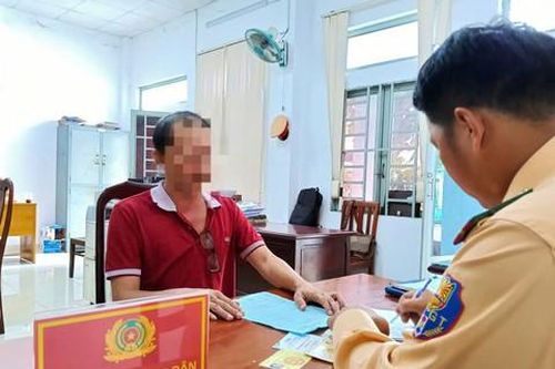 Nỗi niềm phía sau vô-lăng của tài xế xe buýt