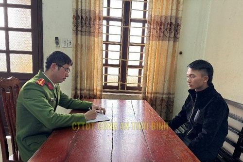Thanh niên 30 tuổi vào tiệm mua vàng …để cướp