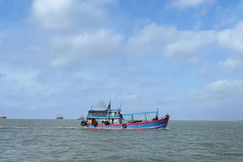 Bà Rịa-Vũng Tàu: Bắt tàu chở 50.000 lít dầu không rõ nguồn gốc