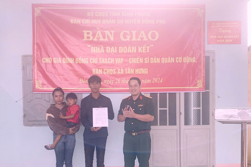 Bình Phước bàn giao nhà 'Đại đoàn kết' cho chiến sĩ dân quân khó khăn