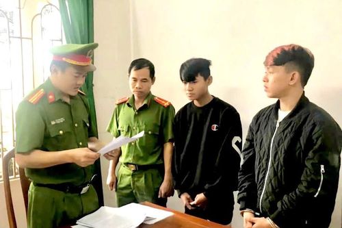 Khởi tố 2 đối tượng côn đồ