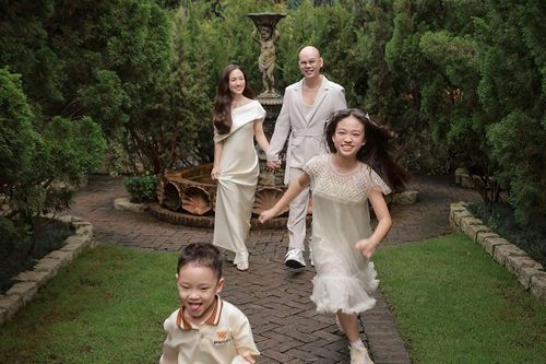 'Anh tài' Phan Đinh Tùng khoe vợ đẹp, con ngoan