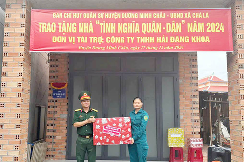 Tây Ninh bàn giao nhà 'Tình nghĩa quân - dân' cho cán bộ dân quân khó khăn