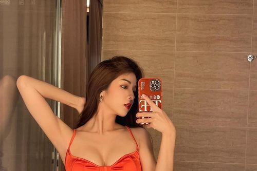 Hot girl 'thiêu đốt' ánh nhìn mỗi lần ăn mặc táo bạo